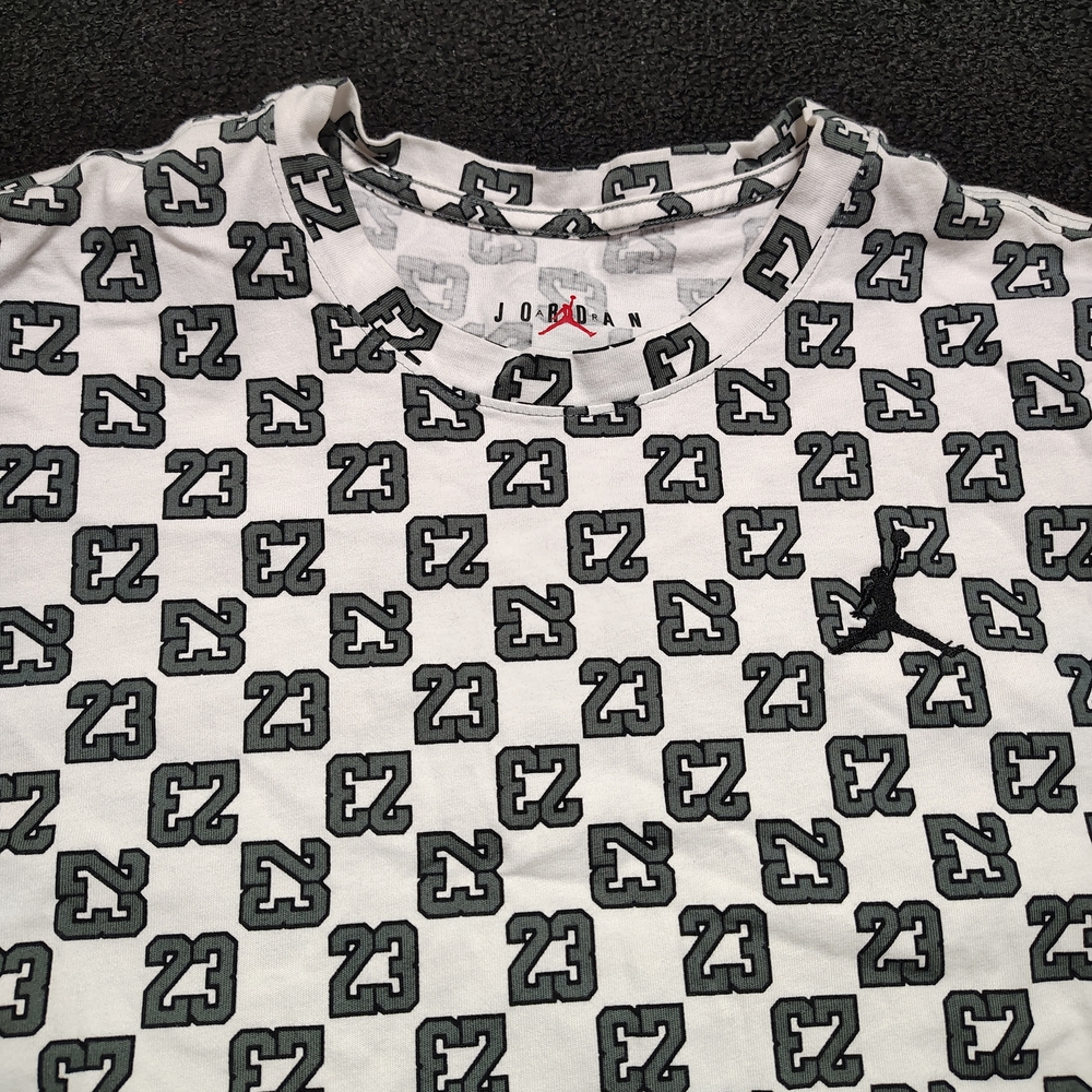Air Jordan Jumpman 23 White Graphic Print Short Sleeve Shirt Boys Size Large